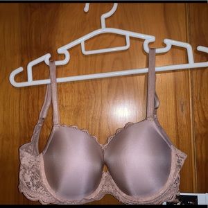 Victoria's Secret Bra (36D)